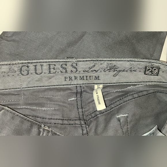 Size 28 men's GUESS jeans - Picture 2 of 6